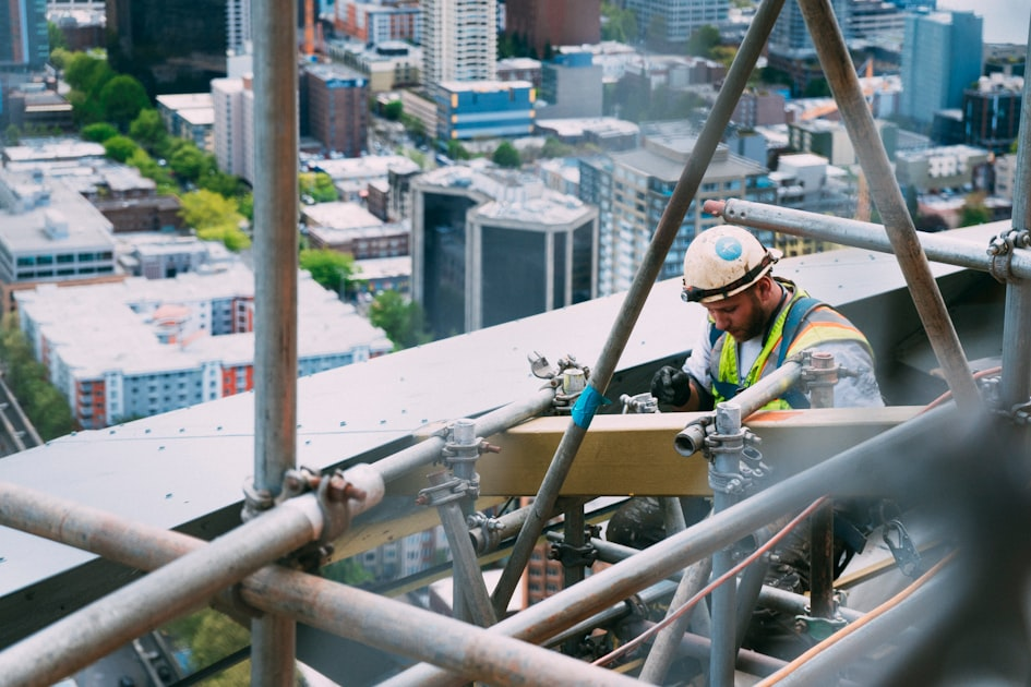 DIY vs. Hiring a Handyman
